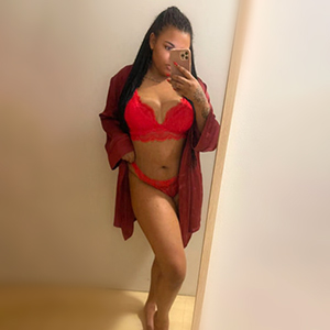Escort Girl Prada Prostat entspannt ihren Partner in Berlin mit einer Massage Escort Girl Prada Prostat entspannt ihren Partner in Berlin mit einer Massage